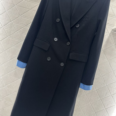 ♥Miumi*♥2025新品上架 可拆卸袖子风衣外套定制YB进口风衣材质,质感光泽,品相十足,长款翻 ♥Miumi*♥2025新品上架 可拆卸袖子风衣外套定制YB进口风衣材质,质感光泽,品相十足,长款翻
