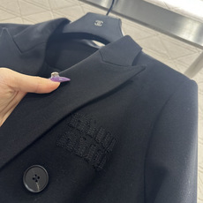 ♥Miumi*♥2025新品上架 可拆卸袖子风衣外套定制YB进口风衣材质,质感光泽,品相十足,长款翻 ♥Miumi*♥2025新品上架 可拆卸袖子风衣外套定制YB进口风衣材质,质感光泽,品相十足,长款翻