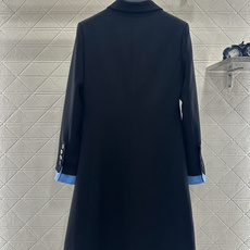 ♥Miumi*♥2025新品上架 可拆卸袖子风衣外套定制YB进口风衣材质,质感光泽,品相十足,长款翻 ♥Miumi*♥2025新品上架 可拆卸袖子风衣外套定制YB进口风衣材质,质感光泽,品相十足,长款翻