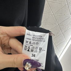 ♥Miumi*♥2025新品上架 可拆卸袖子风衣外套定制YB进口风衣材质,质感光泽,品相十足,长款翻 ♥Miumi*♥2025新品上架 可拆卸袖子风衣外套定制YB进口风衣材质,质感光泽,品相十足,长款翻