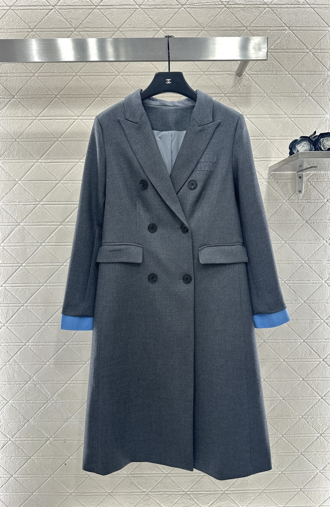 ♥Miumi*♥2025新品上架   可拆卸袖子风衣外套定制YB进口风衣材质，质感光泽，品相十足，长款翻