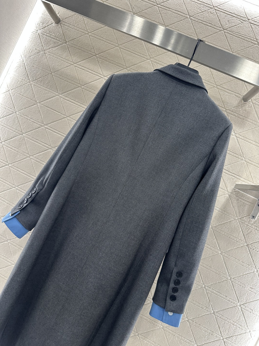 ♥Miumi*♥2025新品上架   可拆卸袖子风衣外套定制YB进口风衣材质，质感光泽，品相十足，长款翻