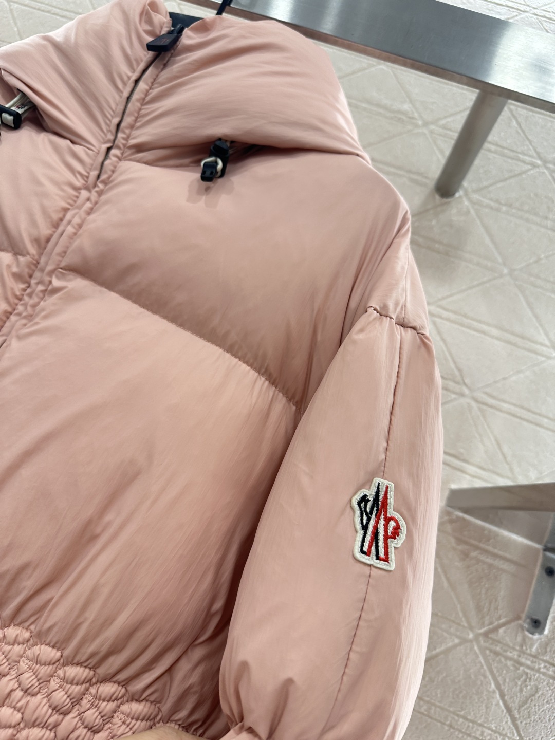 ♥Moncle*♥2025新品上架     尼龙收腰连帽羽绒服最新滑雪🎿系列#定制YB进口防风防水尼龙材