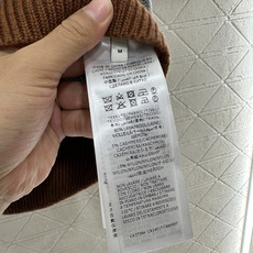 ♥Gucc*♥2025新品上架 撞色圆领针织开衫定制YB羊毛纱线织造,密度细针织造,软糯质地,舒适 ♥Gucc*♥2025新品上架 撞色圆领针织开衫定制YB羊毛纱线织造,密度细针织造,软糯质地,舒适
