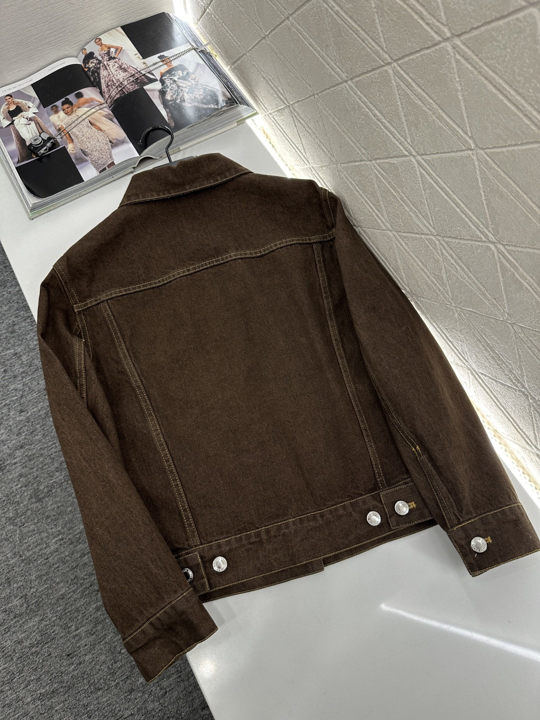♥Louis vuitto*♥2025新品上架      皮牌牛仔外套短裤套装定制YB斜纹棉牛仔材质，多