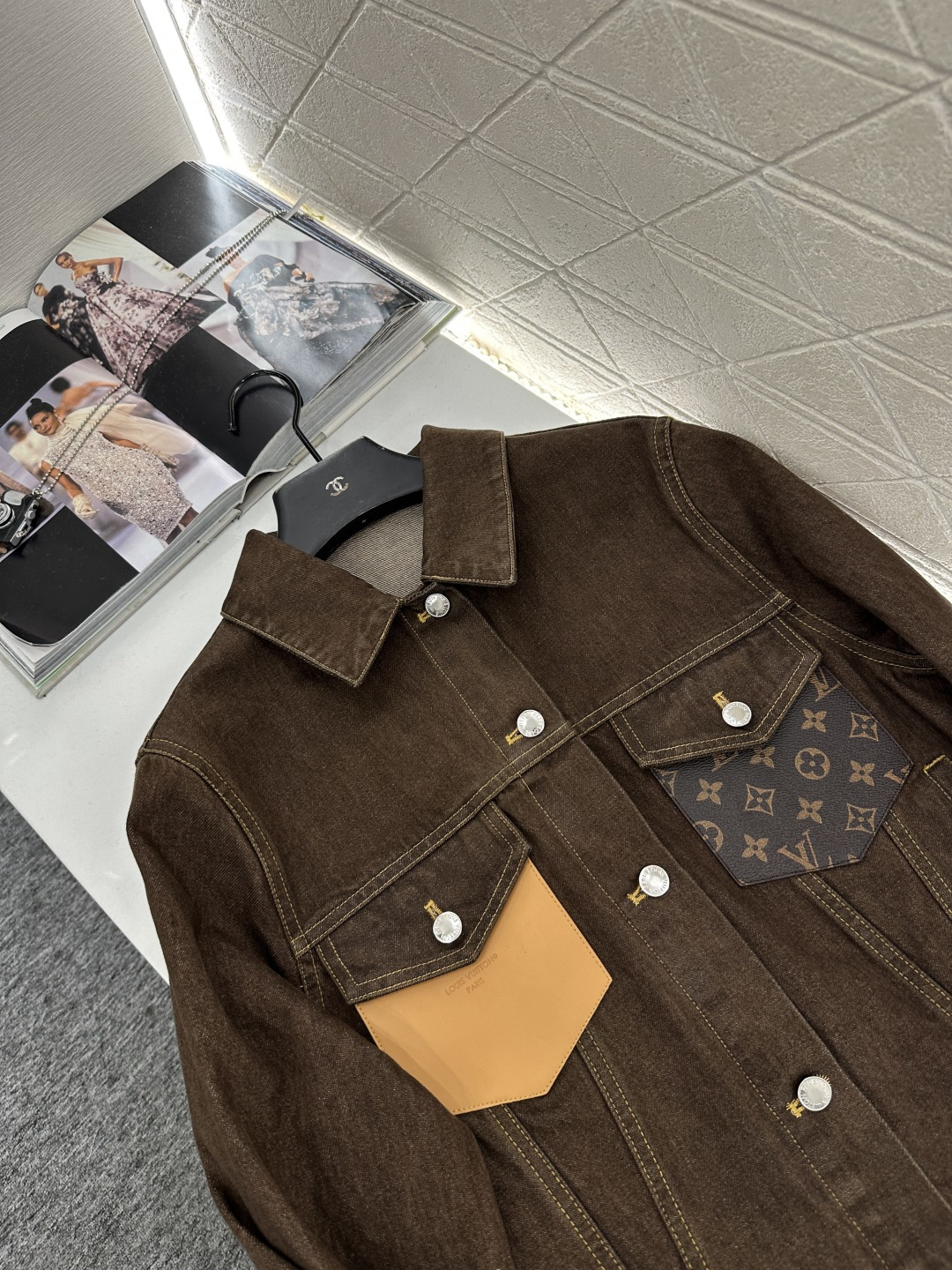 ♥Louis vuitto*♥2025新品上架      皮牌牛仔外套短裤套装定制YB斜纹棉牛仔材质，多