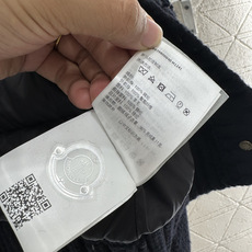 ♥Moncle♥2025新品上架 羊毛拼接针织羽绒外套通体躯干部分饰以立体蓬松泰迪羊毛材质,毛量充足 ♥Moncle♥2025新品上架 羊毛拼接针织羽绒外套通体躯干部分饰以立体蓬松泰迪羊毛材质,毛量充足