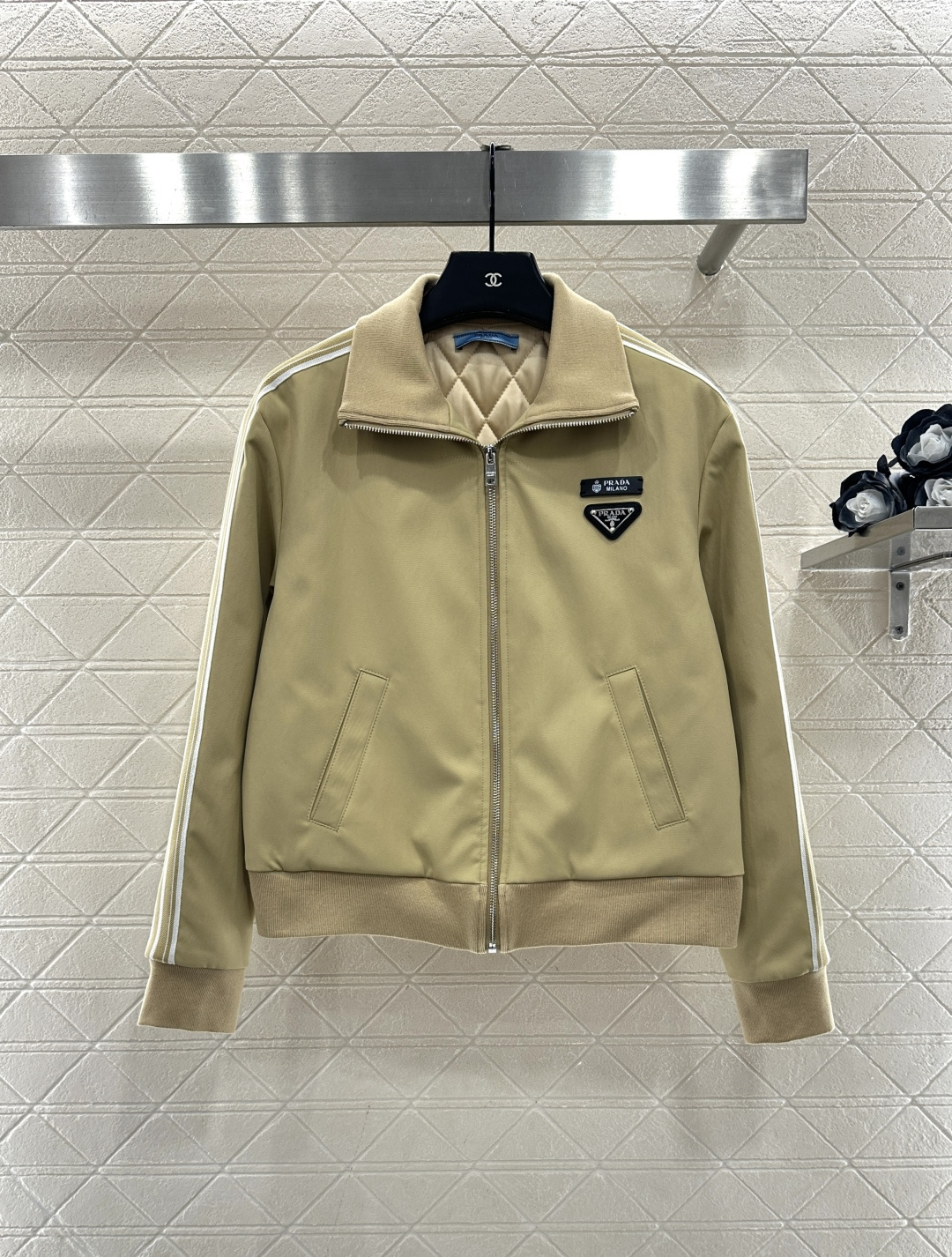 ♥Prad*♥2025新品上架     棉服外套半裙套装定制YB进口环保再生尼龙材质，质感光泽，挺括有型