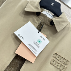 ♥Miumi*♥2025新品上架 内里泰迪绒拉链夹克外套定制YB斜纹全棉材质,质感细腻,垂顺舒适, ♥Miumi*♥2025新品上架 内里泰迪绒拉链夹克外套定制YB斜纹全棉材质,质感细腻,垂顺舒适,