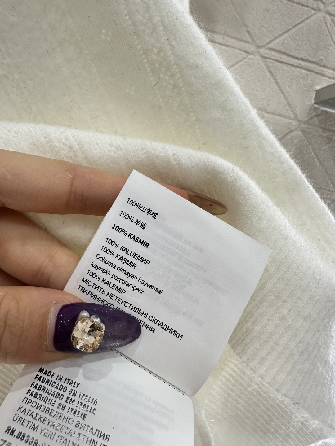 ♥Miumi*♥2025新品上架       波浪花边针织背心定制YB羊绒纱线织造，质感细腻，弹力舒适，