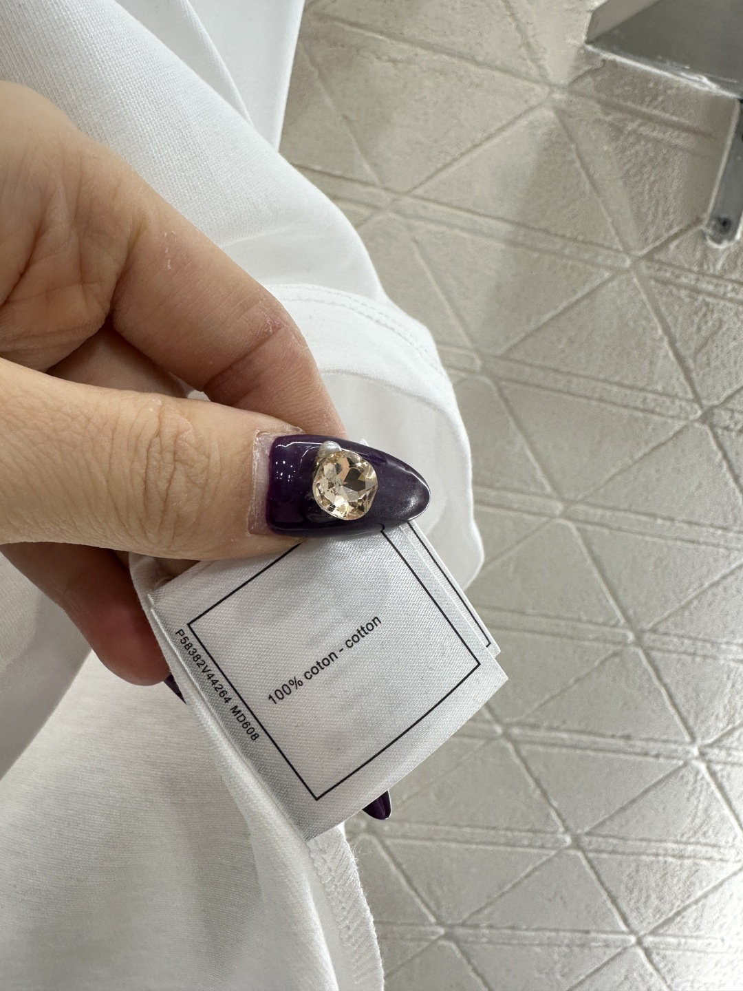 ♥Chane*♥2025新品上架     桃心领山茶花徽标𝑇𝑒𝑒定制YB丝光全棉材质，透气舒适，质感十足