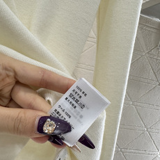 ♥Celin*♥2025新品上架 高领刺绣徽标羊毛打底衫定制YB羊毛纱线织造,柔软细腻,质感舒适,高 ♥Celin*♥2025新品上架 高领刺绣徽标羊毛打底衫定制YB羊毛纱线织造,柔软细腻,质感舒适,高