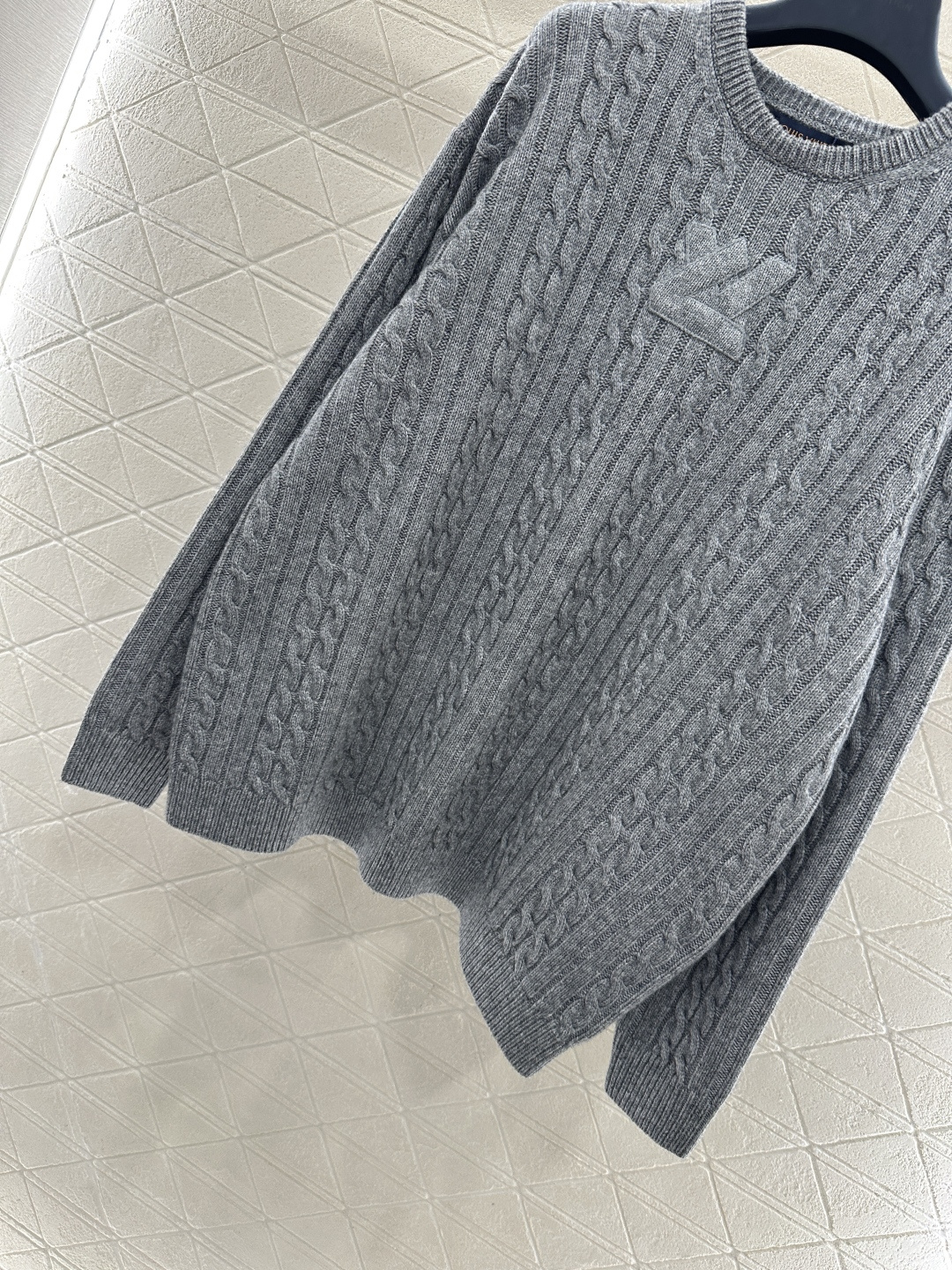 ♥Louis vuitto*♥2025新品上架 立体字母套头毛衣定制YB羊毛针织材质，密度细针织造，清晰