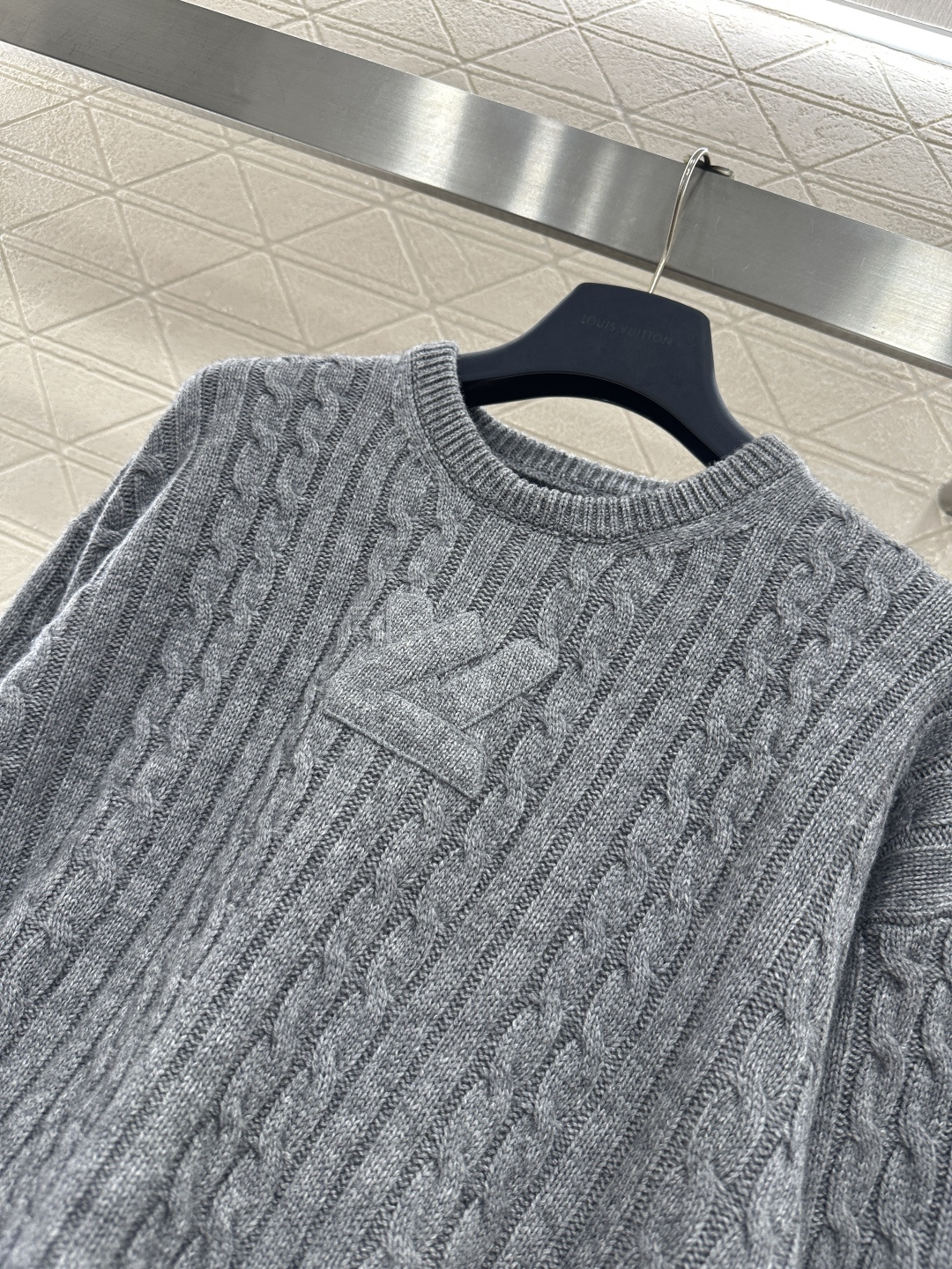 ♥Louis vuitto*♥2025新品上架 立体字母套头毛衣定制YB羊毛针织材质，密度细针织造，清晰