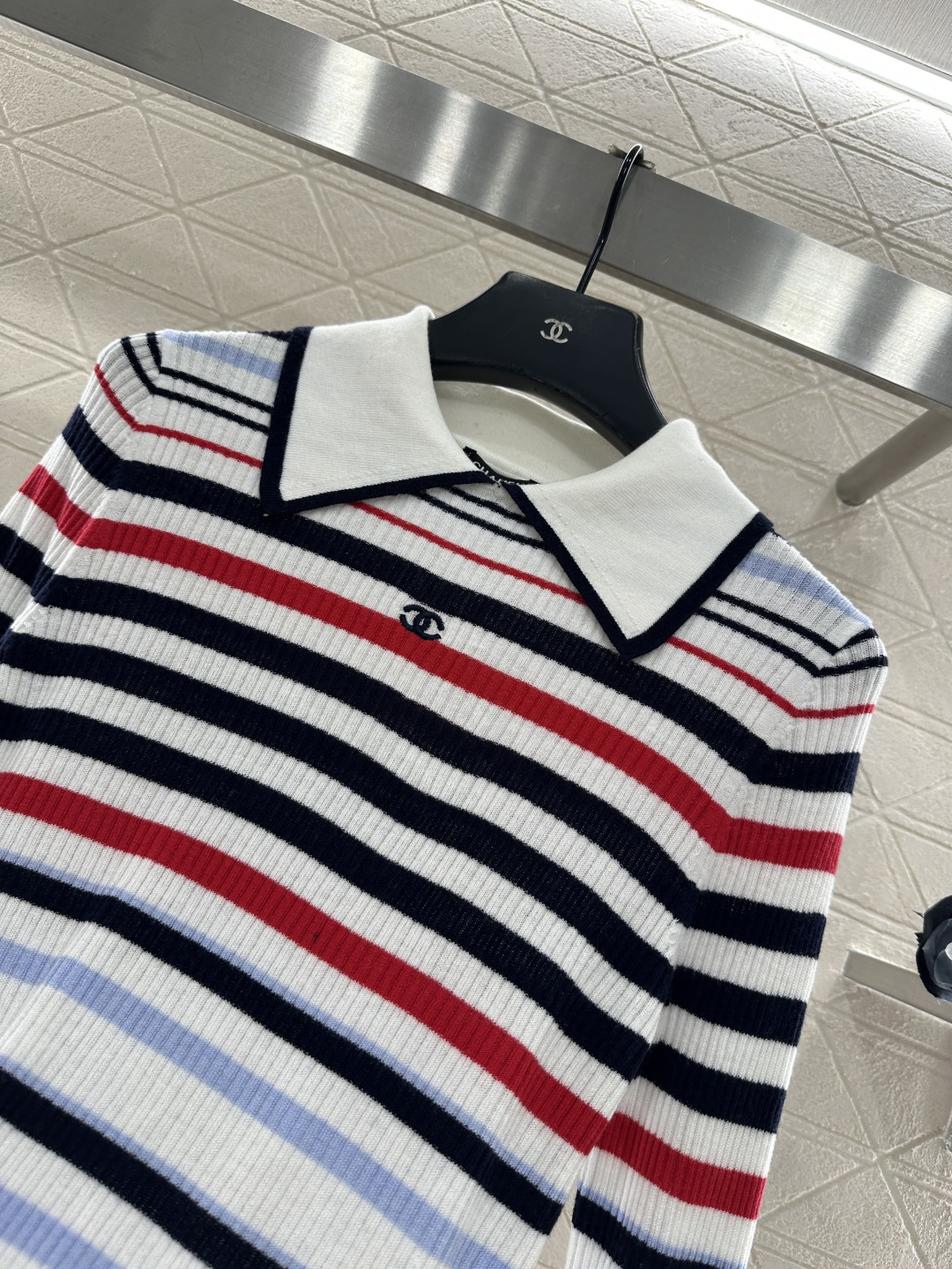 ♥Chane*♥2025新品上架 条纹翻领针织长袖定制YB羊毛纱线织造，弹力舒适，质感十足，翻领针织上衣