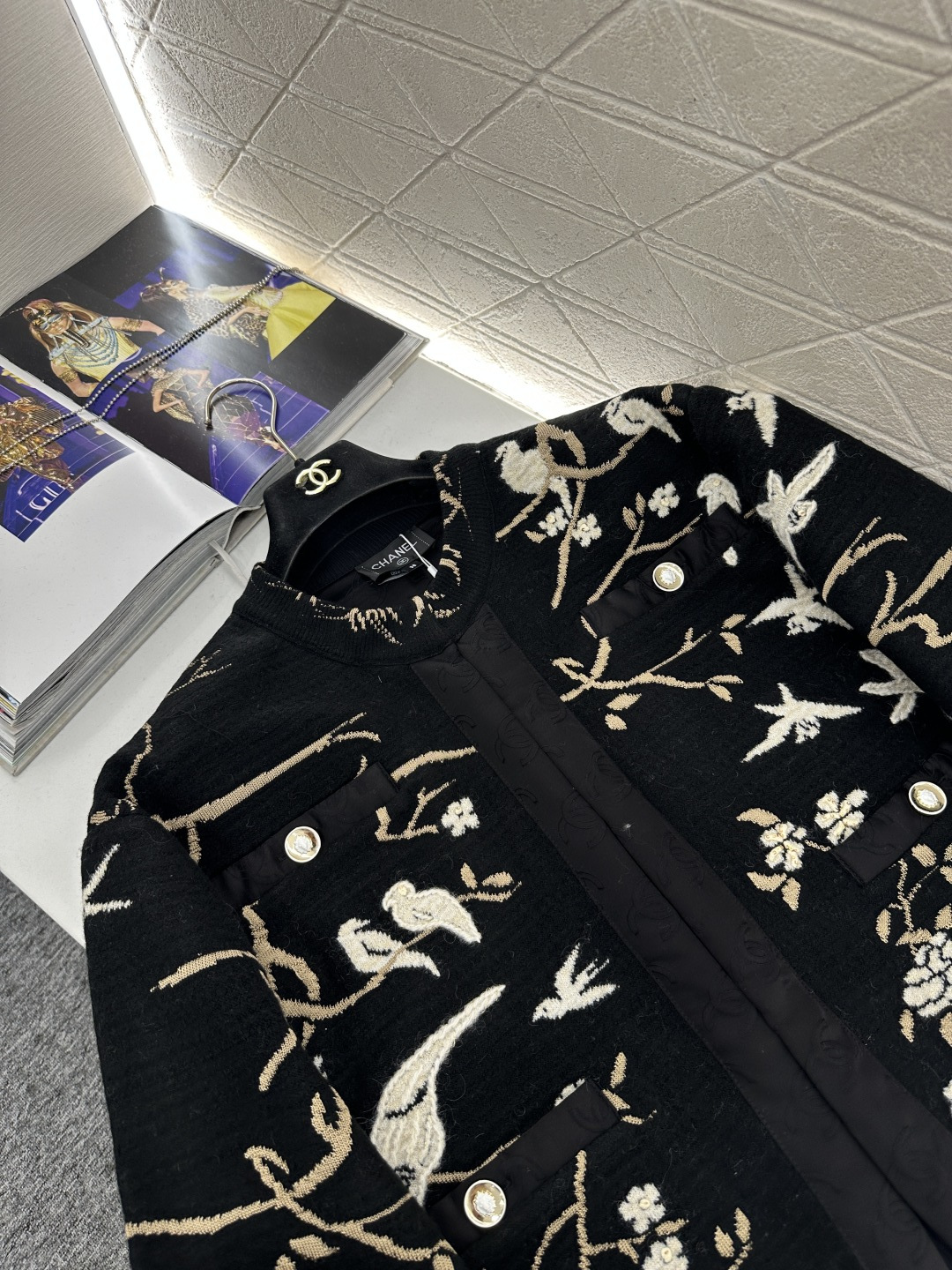 ♥Chane*♥2025新品上架 重工刺绣提花外套定制YB丝毛纱线织造，质感高级，穿搭有型，圆领正肩针织