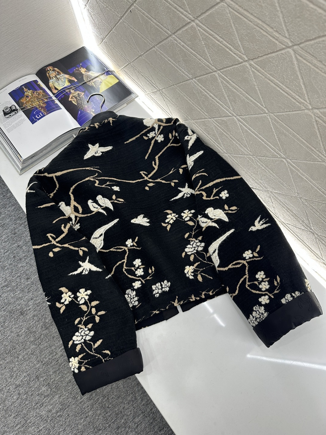 ♥Chane*♥2025新品上架 重工刺绣提花外套定制YB丝毛纱线织造，质感高级，穿搭有型，圆领正肩针织