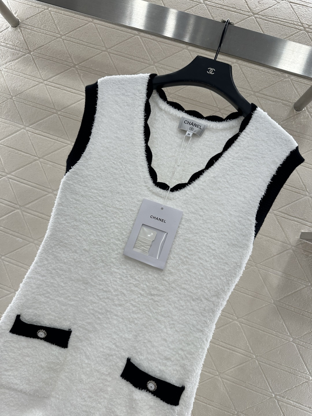 ♥Chane*♥2025新品上架 撞色针织背心裙定制YB进口纱线织造，柔软亲肤，垂顺有型，宽边背心裙剪裁