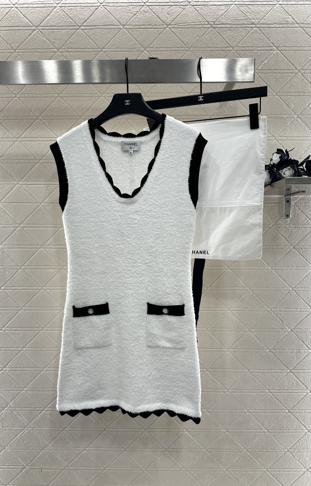 ♥Chane*♥2025新品上架 撞色针织背心裙定制YB进口纱线织造，柔软亲肤，垂顺有型，宽边背心裙剪裁
