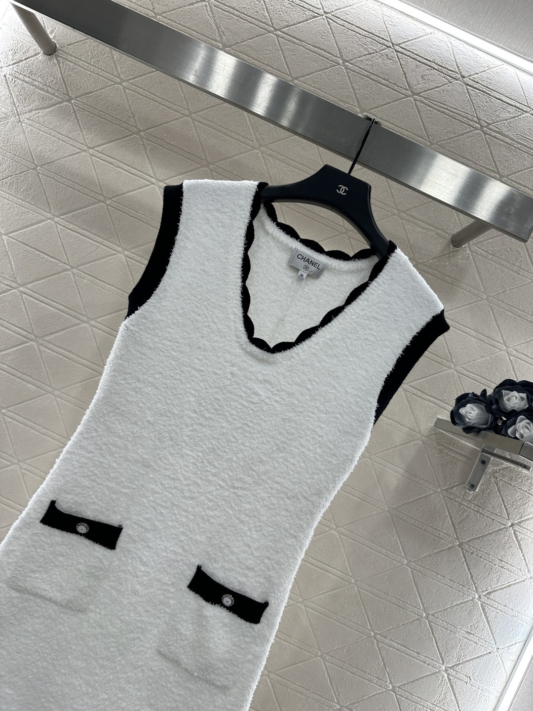 ♥Chane*♥2025新品上架 撞色针织背心裙定制YB进口纱线织造，柔软亲肤，垂顺有型，宽边背心裙剪裁