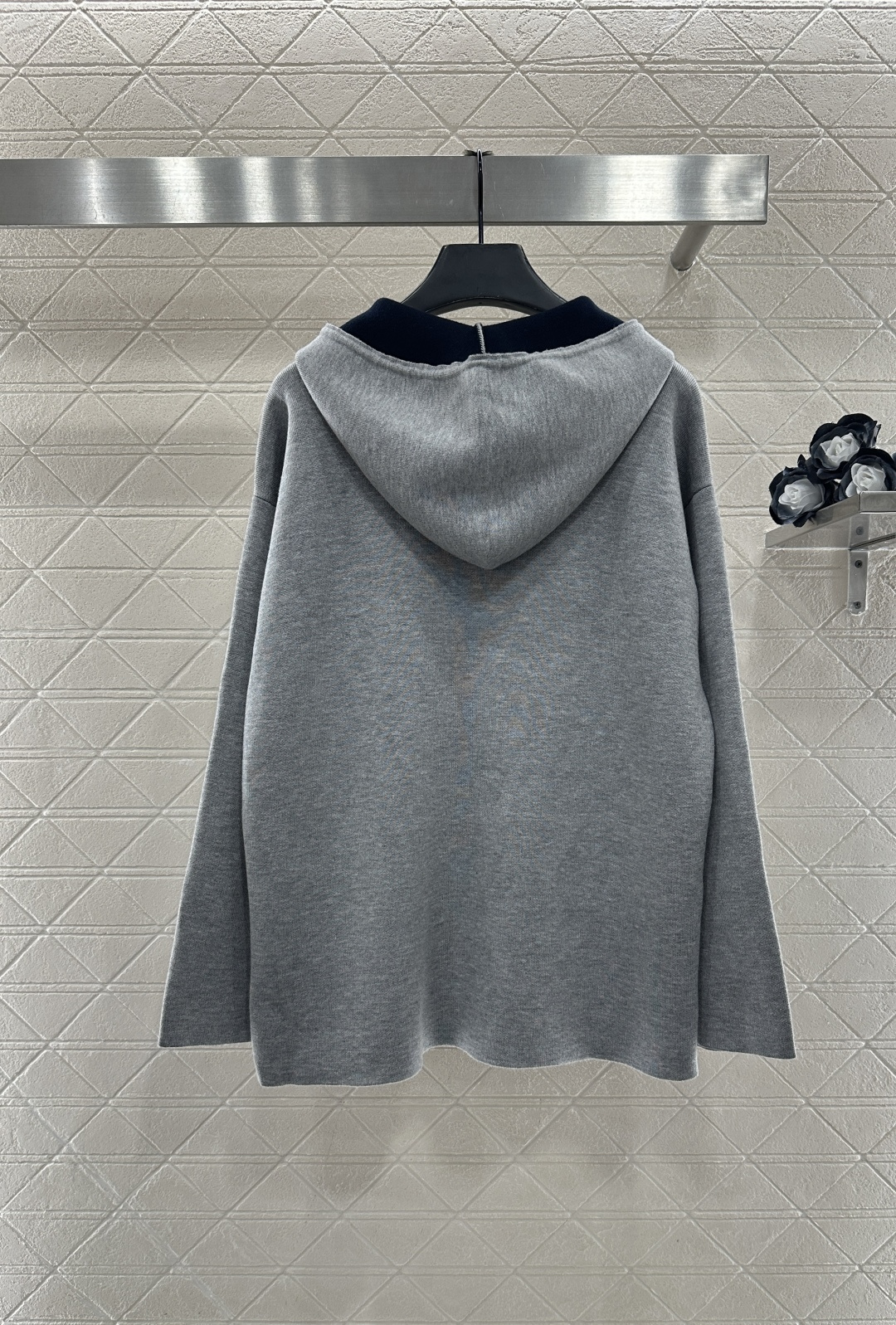 ♥Miumi*♥2025新品上架 连帽字母中长外套定制YB羊毛纱线织造，质感高级，垂顺有型，连帽拉链中长