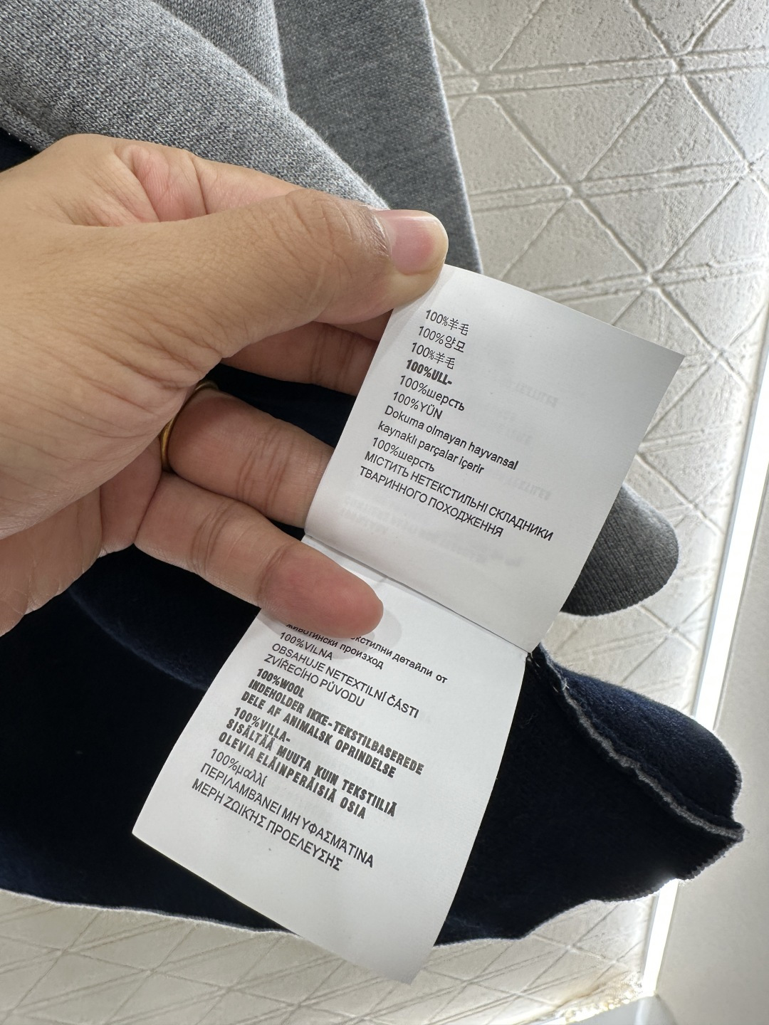 ♥Miumi*♥2025新品上架 连帽字母中长外套定制YB羊毛纱线织造，质感高级，垂顺有型，连帽拉链中长