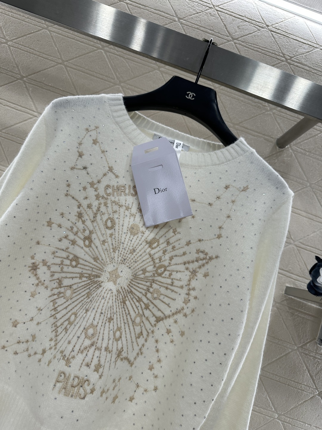 ♥Dio*♥2025新品上架 刺绣烫钻星空针织毛衣定制YB羊毛纱线织造，穿搭舒适，质感十足，圆领针织套头