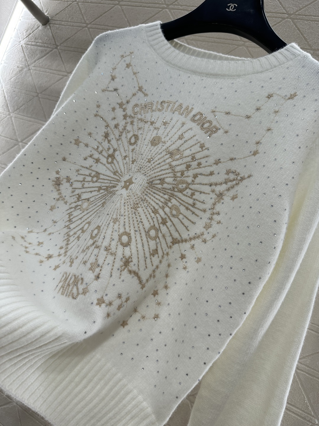 ♥Dio*♥2025新品上架 刺绣烫钻星空针织毛衣定制YB羊毛纱线织造，穿搭舒适，质感十足，圆领针织套头