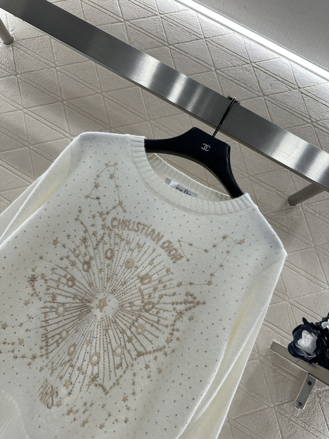 ♥Dio*♥2025新品上架 刺绣烫钻星空针织毛衣定制YB羊毛纱线织造，穿搭舒适，质感十足，圆领针织套头