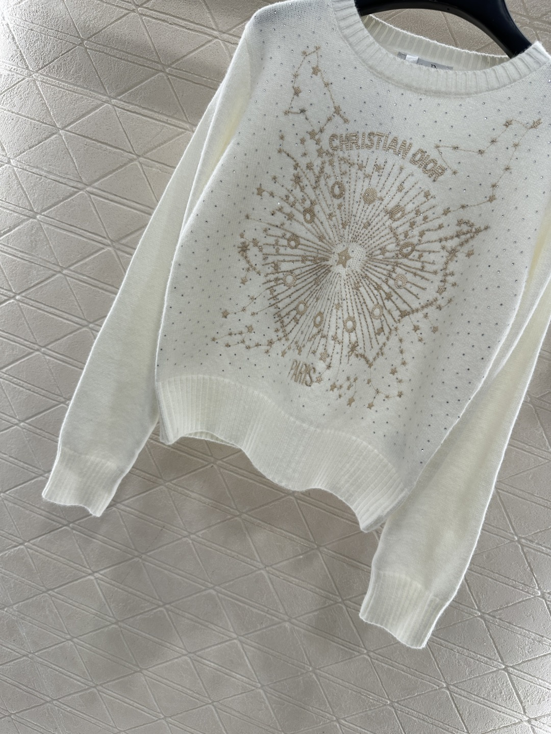 ♥Dio*♥2025新品上架 刺绣烫钻星空针织毛衣定制YB羊毛纱线织造，穿搭舒适，质感十足，圆领针织套头