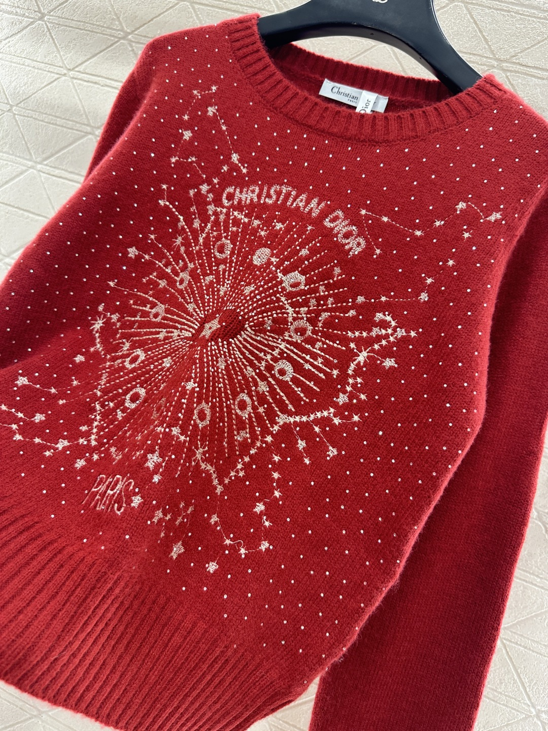 ♥Dio*♥2025新品上架 刺绣烫钻星空针织毛衣定制YB羊毛纱线织造，穿搭舒适，质感十足，圆领针织套头