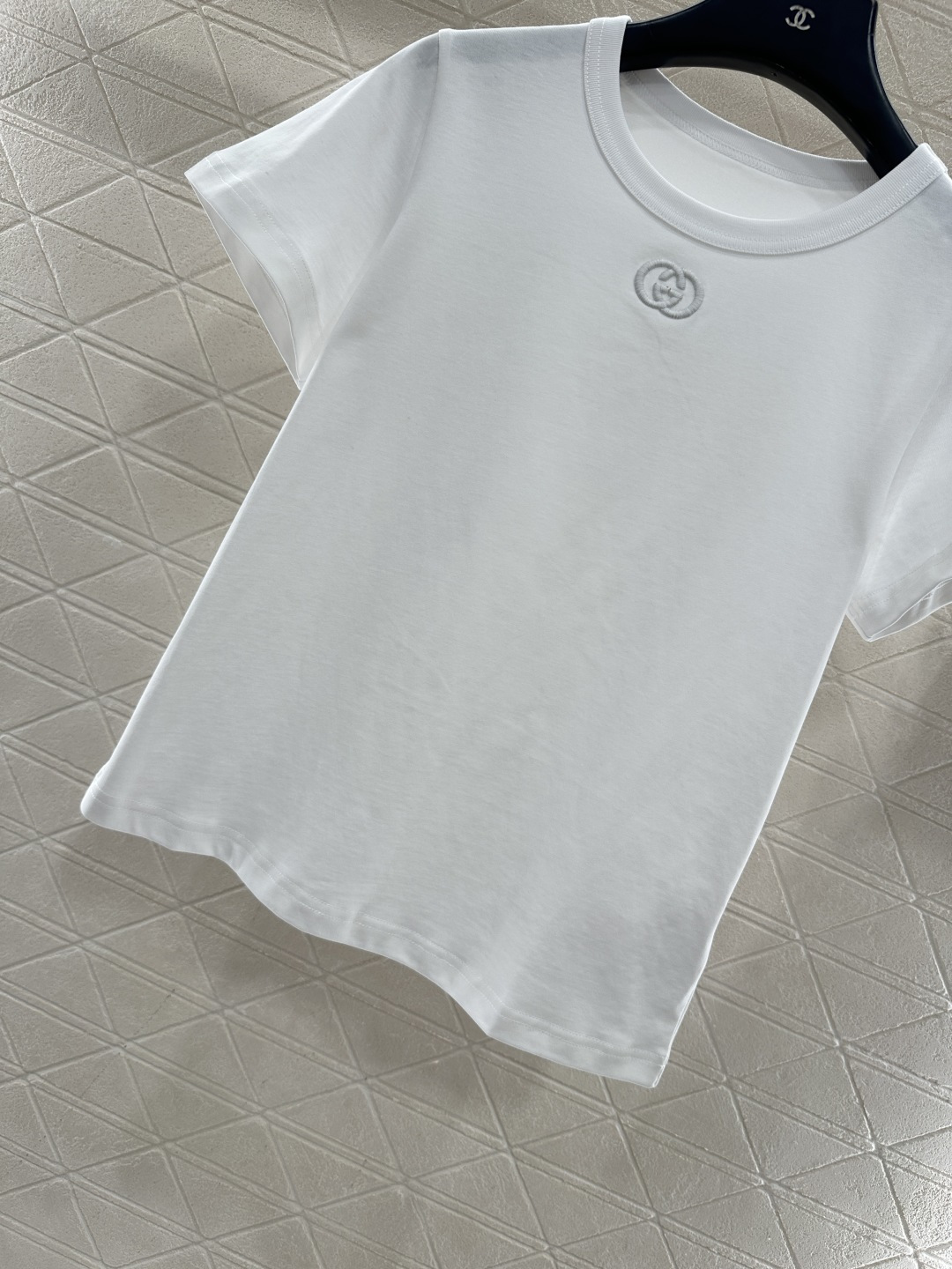 ♥Gucc*♥2025新品上架 圆领刺绣徽标𝑇𝑒𝑒定制YB丝光全棉材质，柔软亲肤，舒适有型，修身短袖版型