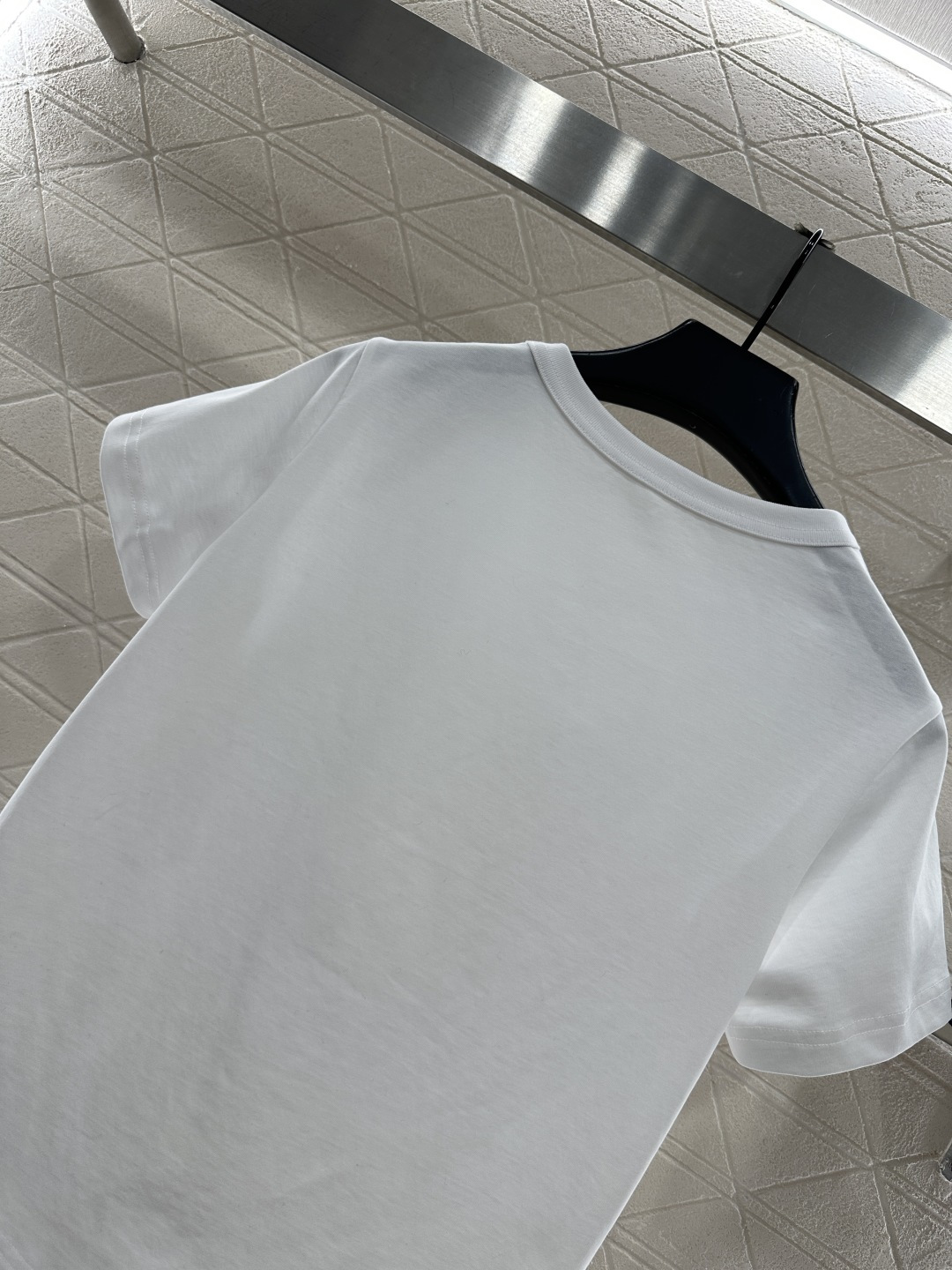 ♥Gucc*♥2025新品上架 圆领刺绣徽标𝑇𝑒𝑒定制YB丝光全棉材质，柔软亲肤，舒适有型，修身短袖版型