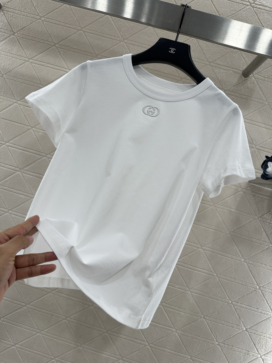 ♥Gucc*♥2025新品上架 圆领刺绣徽标𝑇𝑒𝑒定制YB丝光全棉材质，柔软亲肤，舒适有型，修身短袖版型