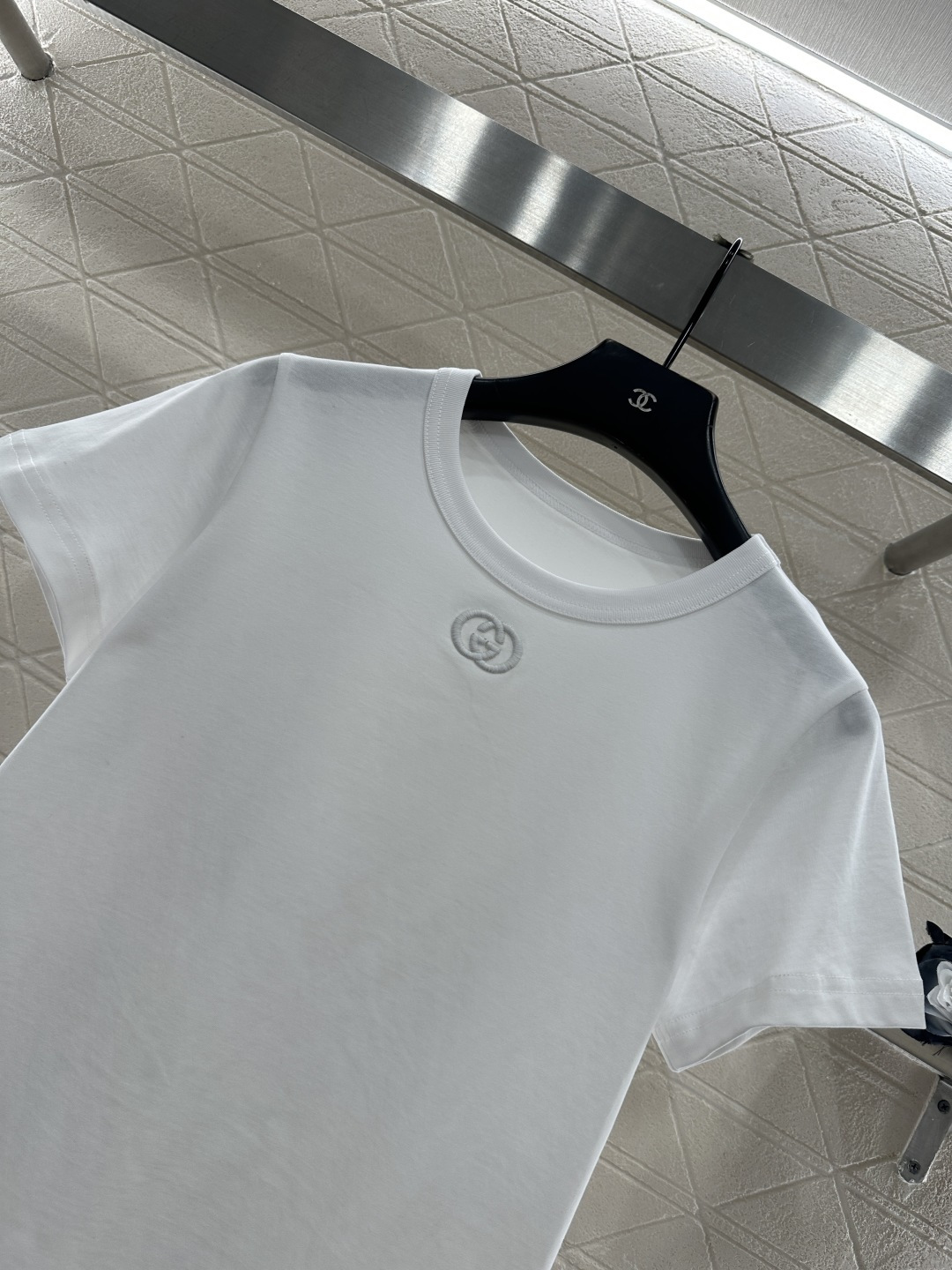 ♥Gucc*♥2025新品上架 圆领刺绣徽标𝑇𝑒𝑒定制YB丝光全棉材质，柔软亲肤，舒适有型，修身短袖版型