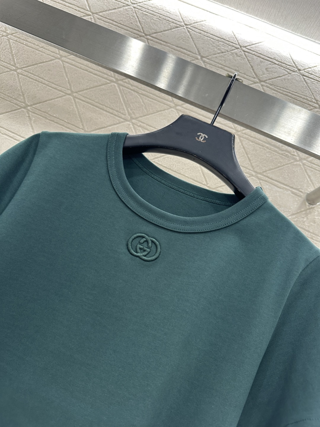 ♥Gucc*♥2025新品上架 圆领刺绣徽标𝑇𝑒𝑒定制YB丝光全棉材质，柔软亲肤，舒适有型，修身短袖版型