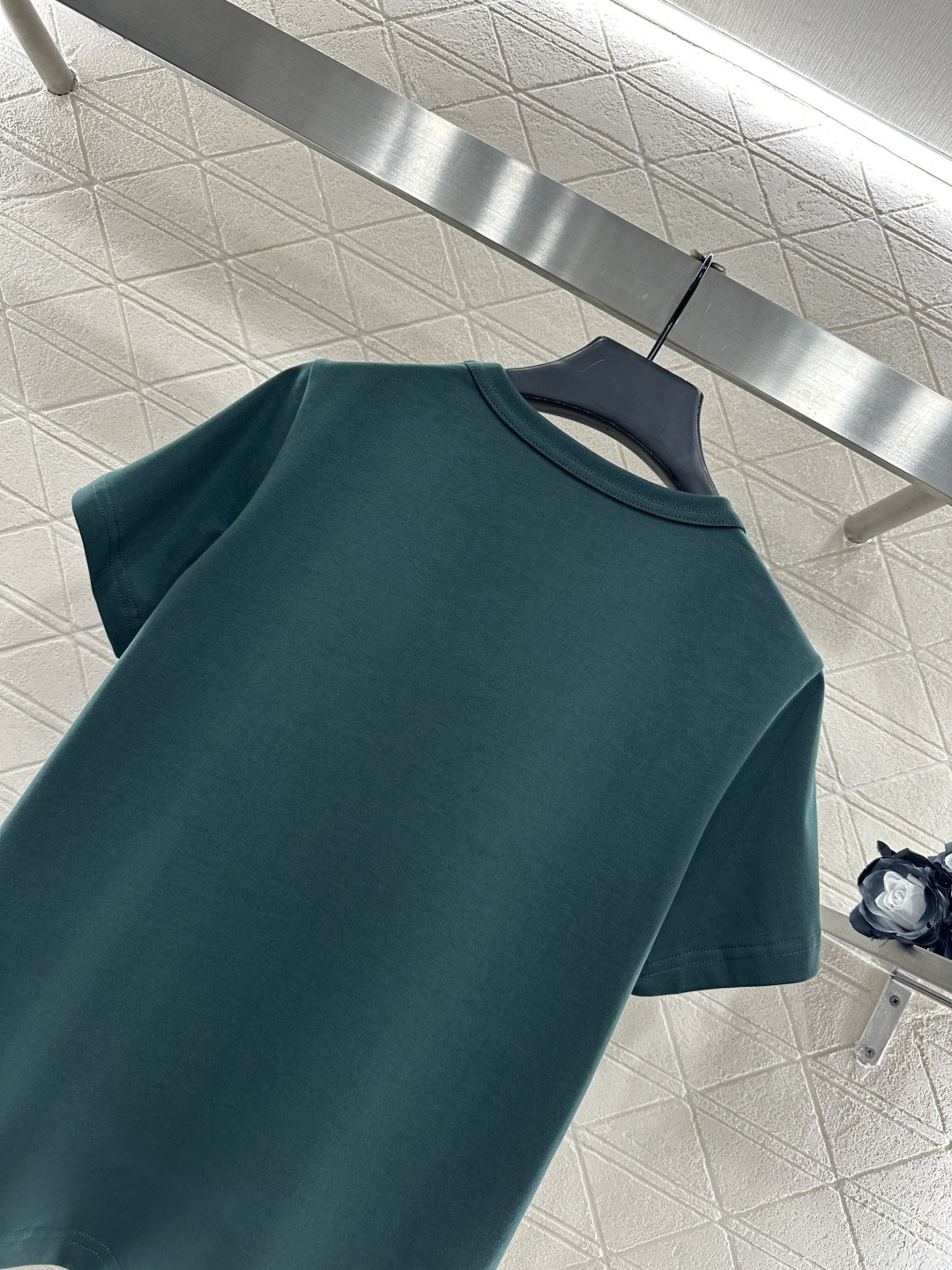 ♥Gucc*♥2025新品上架 圆领刺绣徽标𝑇𝑒𝑒定制YB丝光全棉材质，柔软亲肤，舒适有型，修身短袖版型