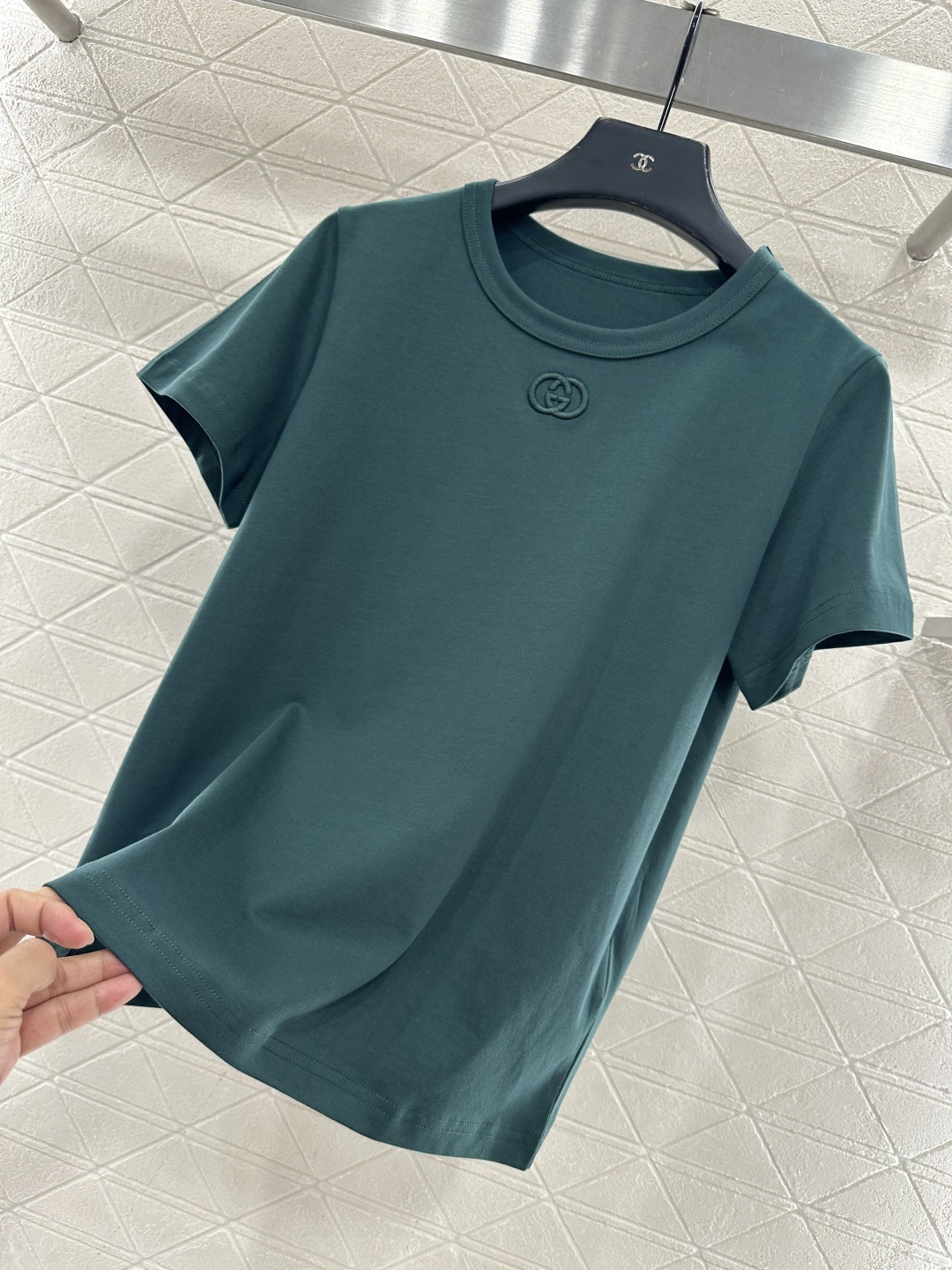 ♥Gucc*♥2025新品上架 圆领刺绣徽标𝑇𝑒𝑒定制YB丝光全棉材质，柔软亲肤，舒适有型，修身短袖版型