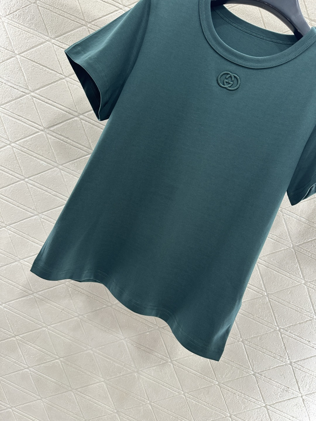 ♥Gucc*♥2025新品上架 圆领刺绣徽标𝑇𝑒𝑒定制YB丝光全棉材质，柔软亲肤，舒适有型，修身短袖版型