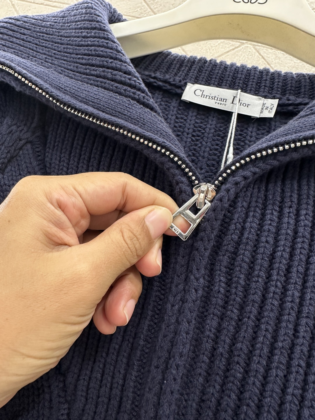 ♥Dio*♥2025新品上架 拉链翻领针织毛衣定制YB羊绒羊毛纱线织造，细腻柔软，厚实保暖，大翻领拉链针