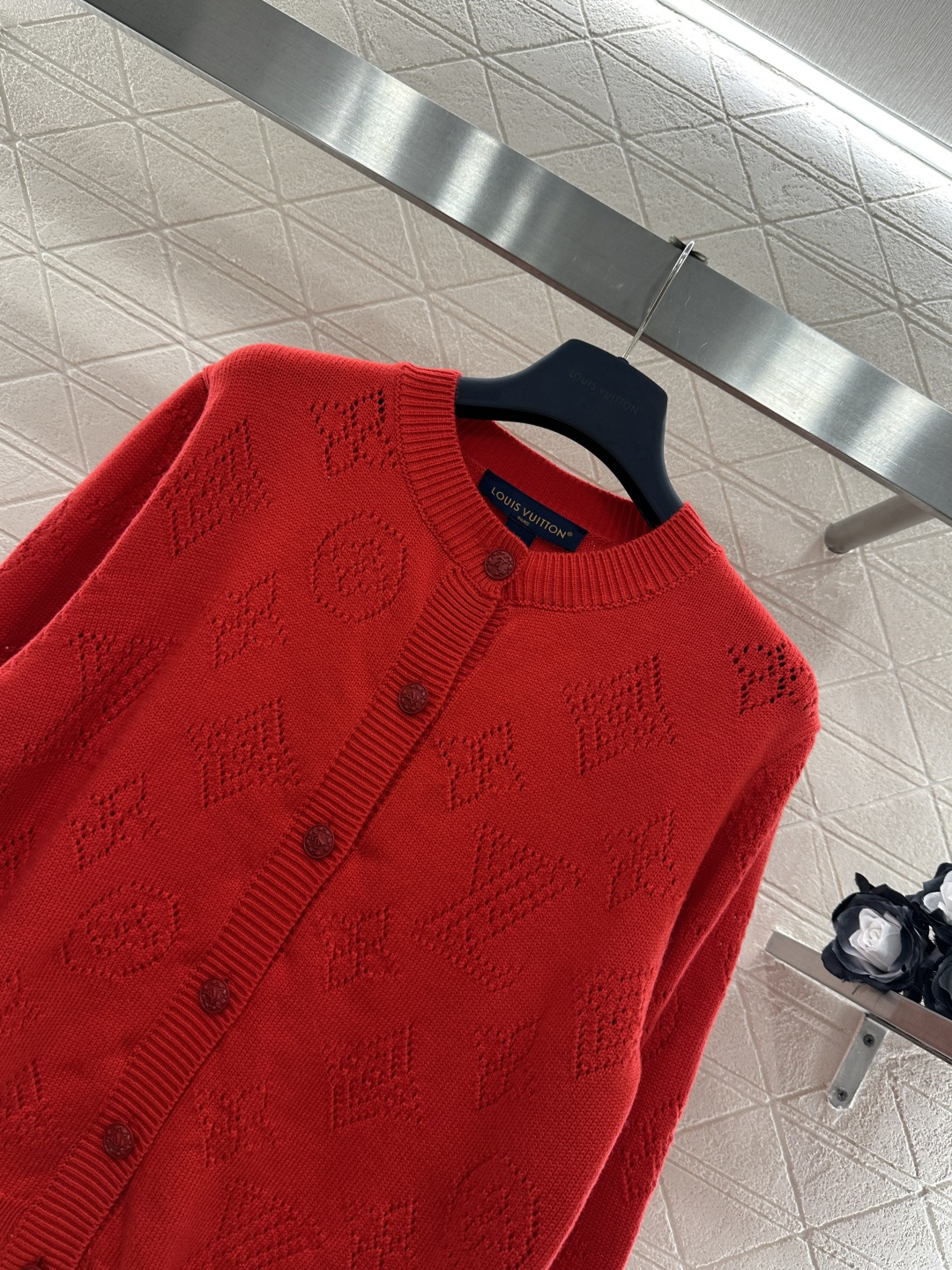 ♥Louis vuittP*♥2025新品上架 提花镂空徽标针织开衫定制YB羊毛纱线织造，弹力舒适，质感