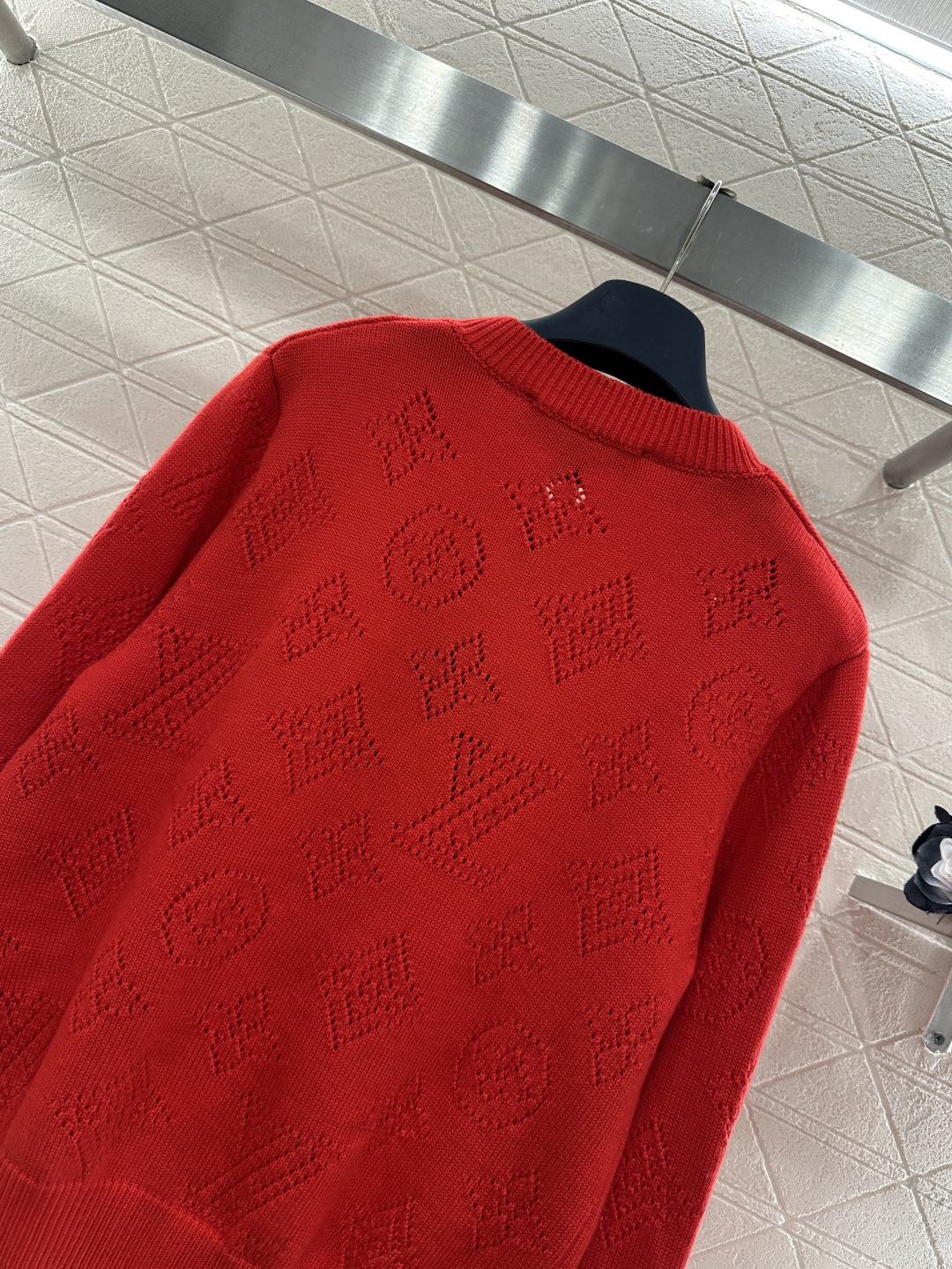 ♥Louis vuittP*♥2025新品上架 提花镂空徽标针织开衫定制YB羊毛纱线织造，弹力舒适，质感