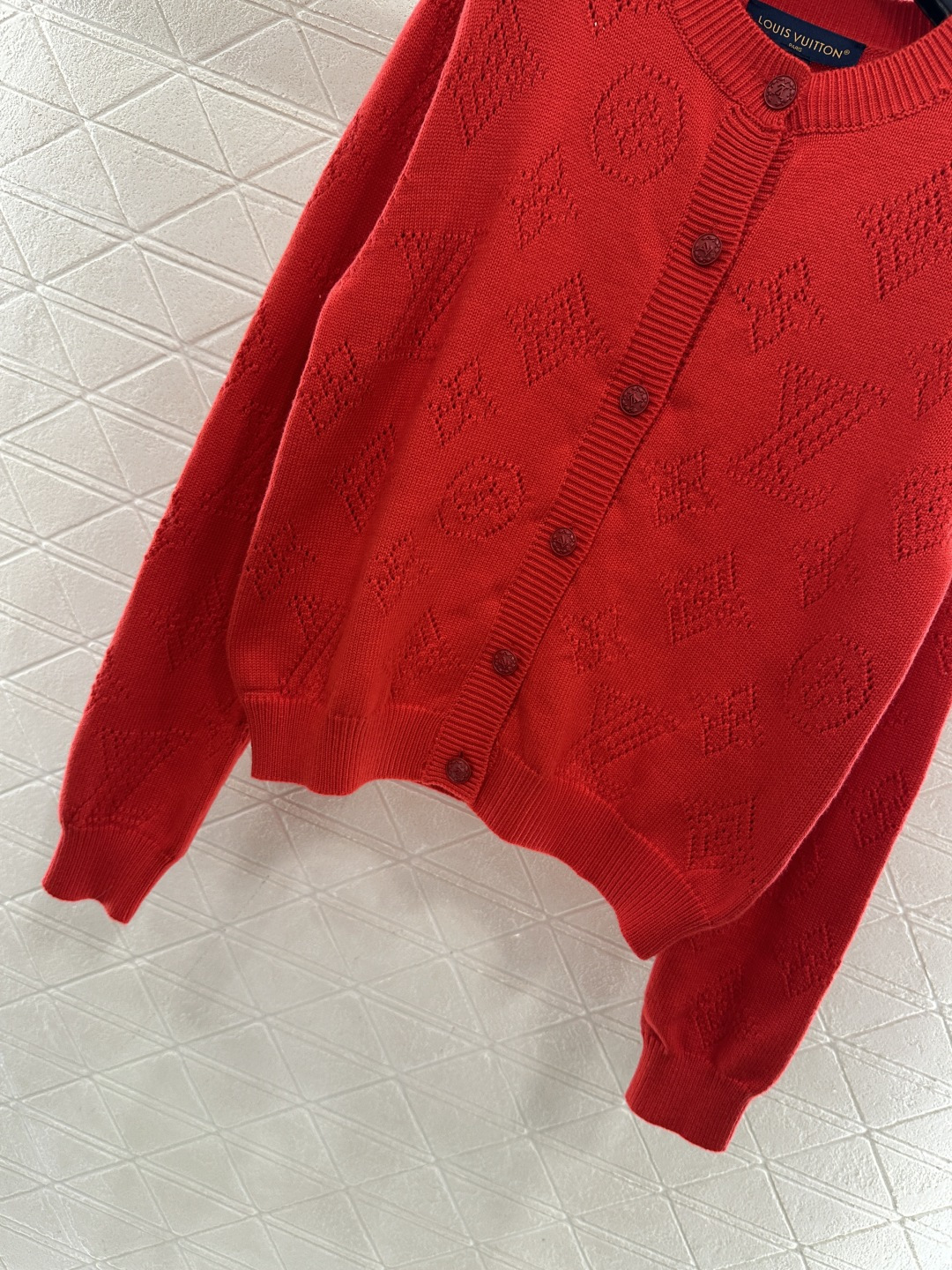 ♥Louis vuittP*♥2025新品上架 提花镂空徽标针织开衫定制YB羊毛纱线织造，弹力舒适，质感