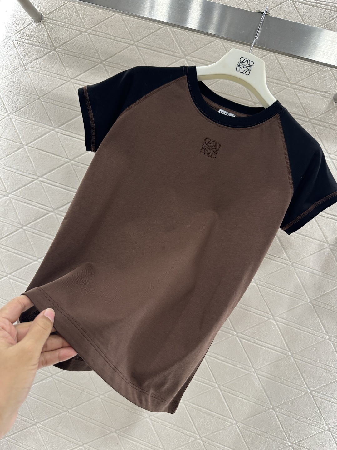 ♥Loew*♥2025新品上架 插肩撞色徽标短袖𝑇𝑒𝑒定制YB斜纹全棉材质，柔软亲肤，舒适有型，修身短袖