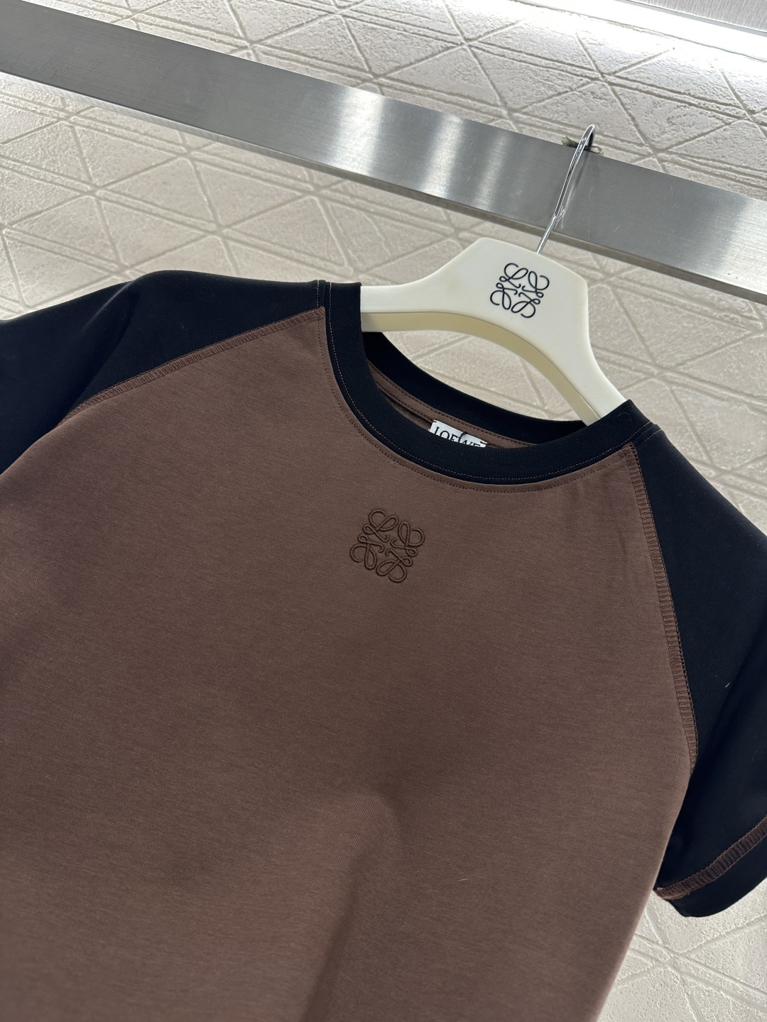 ♥Loew*♥2025新品上架 插肩撞色徽标短袖𝑇𝑒𝑒定制YB斜纹全棉材质，柔软亲肤，舒适有型，修身短袖