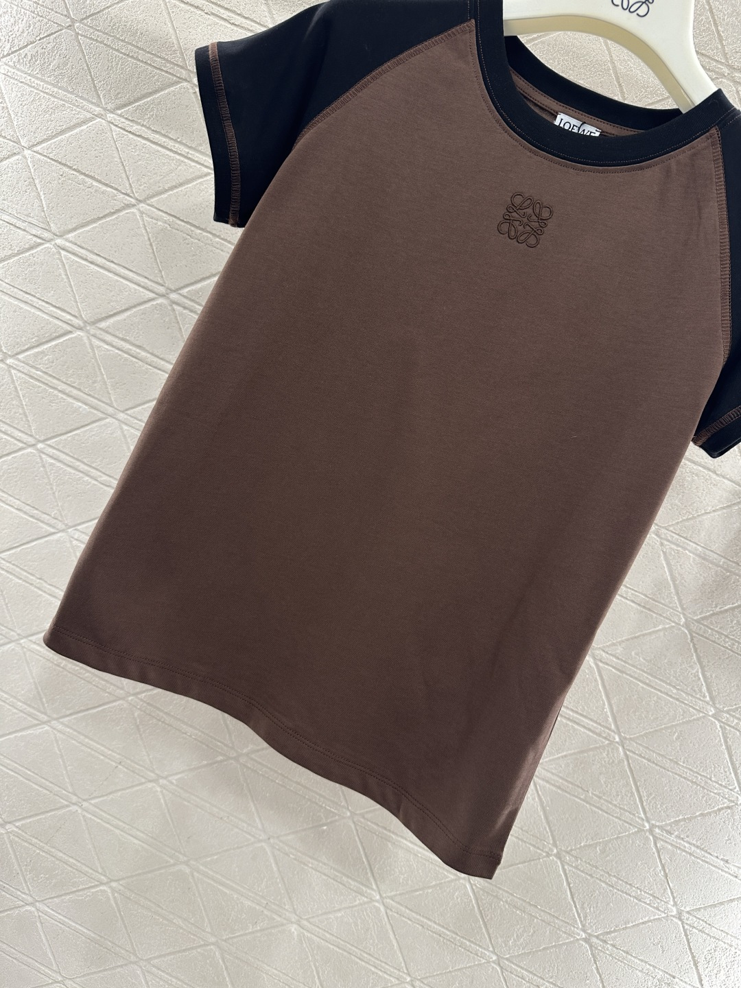 ♥Loew*♥2025新品上架 插肩撞色徽标短袖𝑇𝑒𝑒定制YB斜纹全棉材质，柔软亲肤，舒适有型，修身短袖