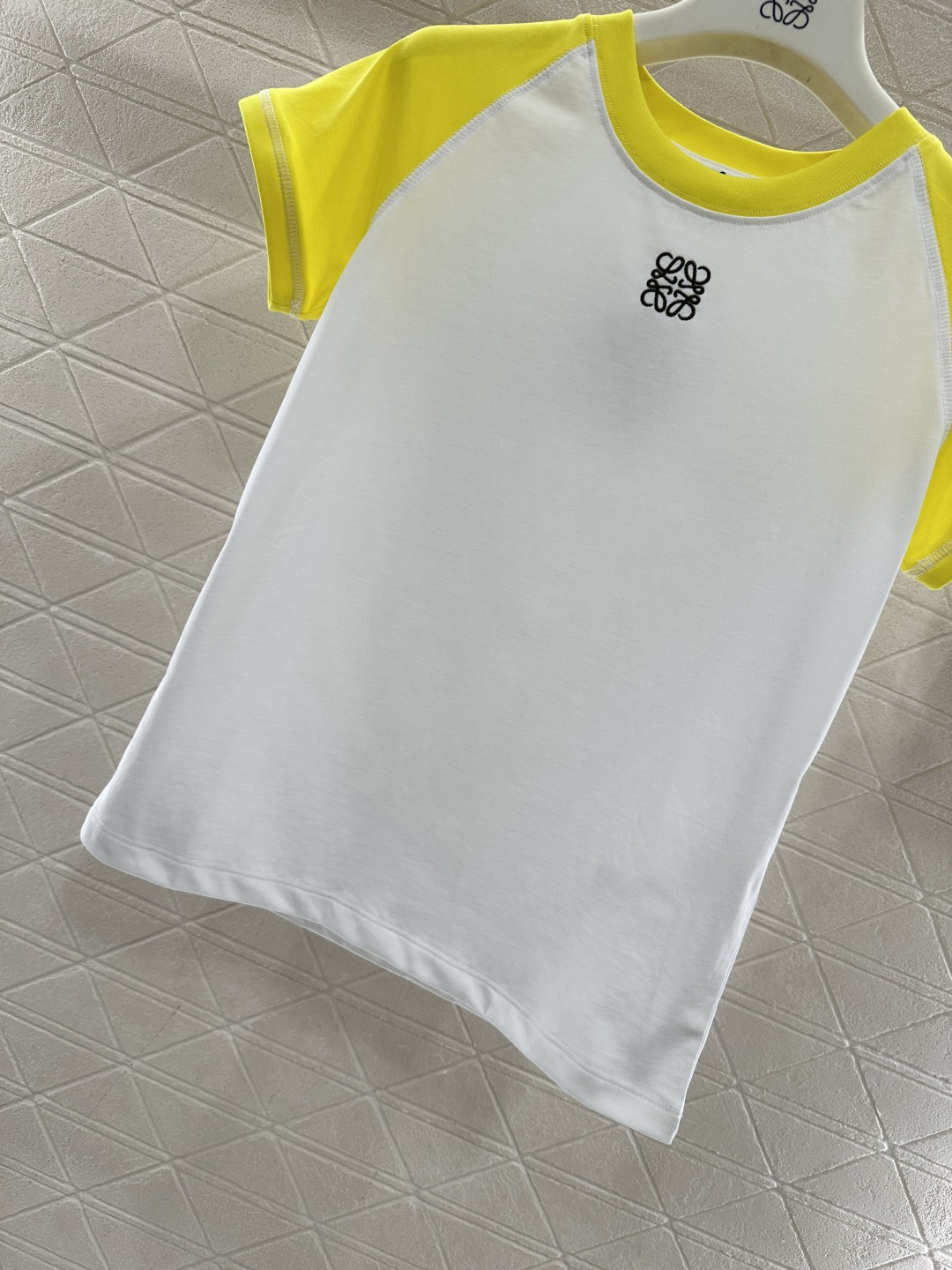 ♥Loew*♥2025新品上架 插肩撞色徽标短袖𝑇𝑒𝑒定制YB斜纹全棉材质，柔软亲肤，舒适有型，修身短袖