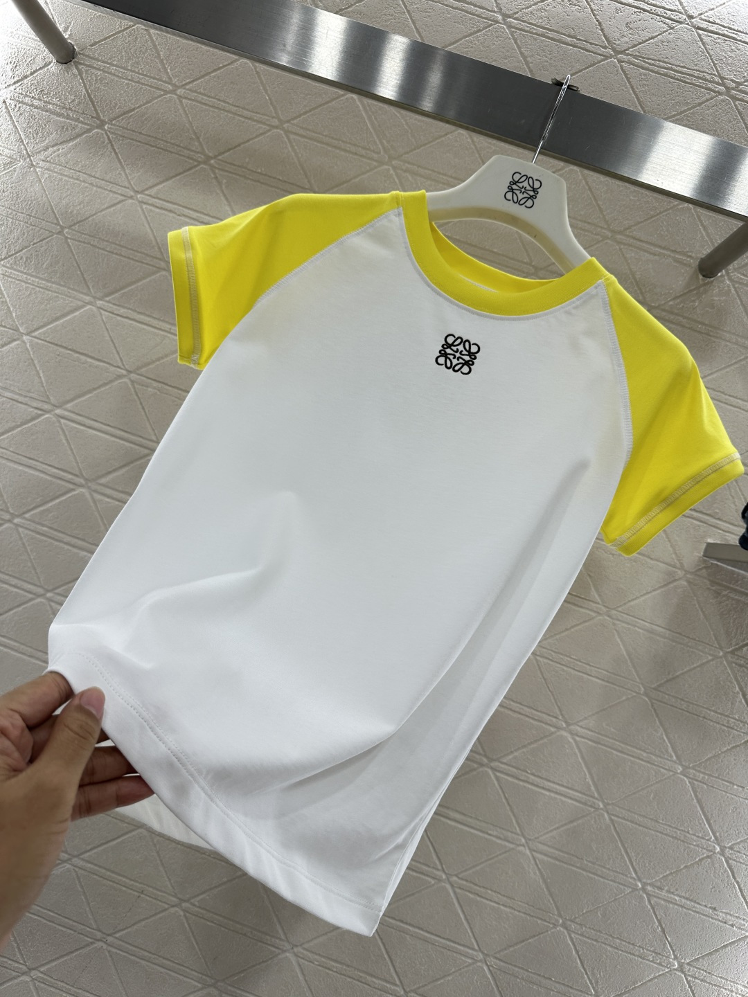 ♥Loew*♥2025新品上架 插肩撞色徽标短袖𝑇𝑒𝑒定制YB斜纹全棉材质，柔软亲肤，舒适有型，修身短袖