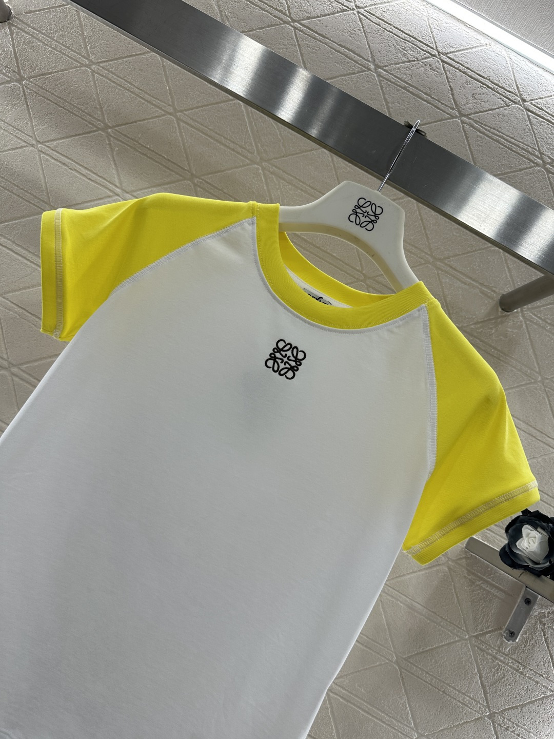 ♥Loew*♥2025新品上架 插肩撞色徽标短袖𝑇𝑒𝑒定制YB斜纹全棉材质，柔软亲肤，舒适有型，修身短袖