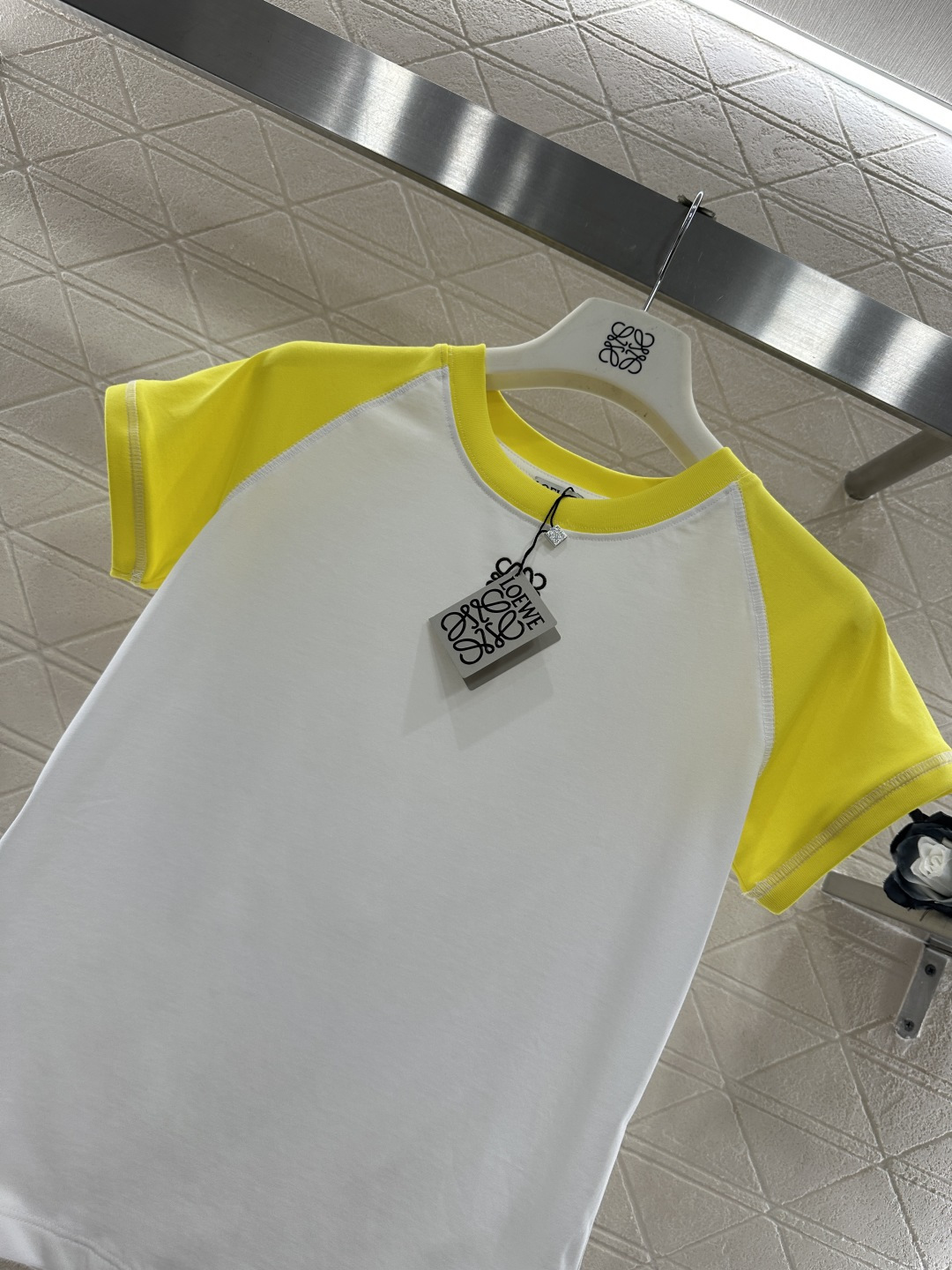 ♥Loew*♥2025新品上架 插肩撞色徽标短袖𝑇𝑒𝑒定制YB斜纹全棉材质，柔软亲肤，舒适有型，修身短袖